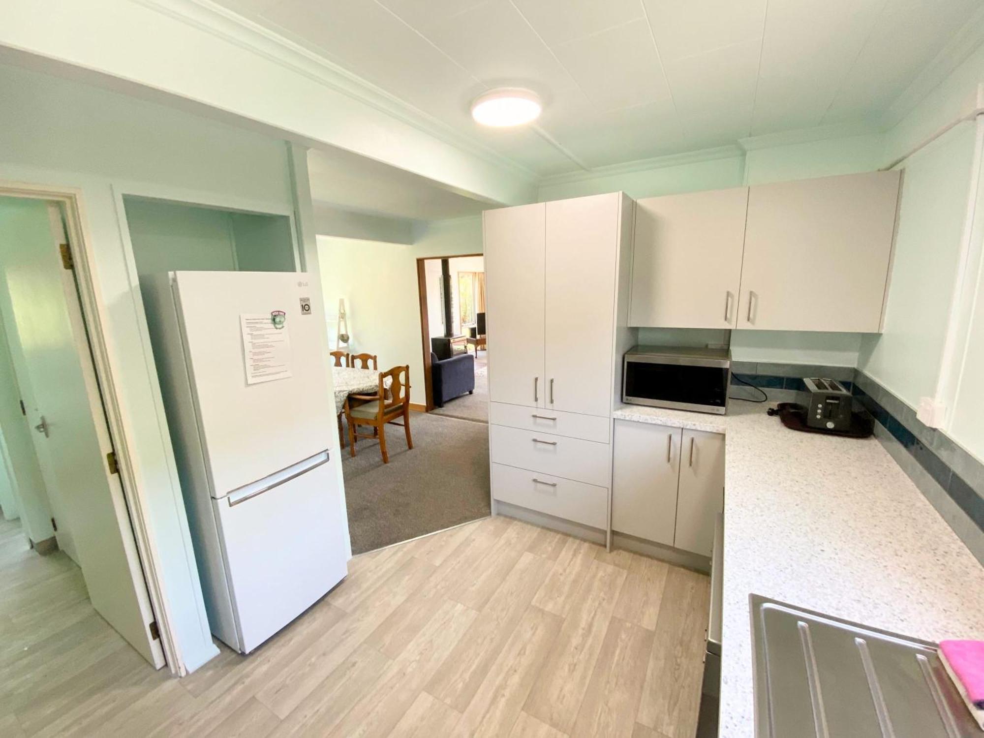Villa Coastal Charm In Patons Rock à Rangihaeata Extérieur photo
