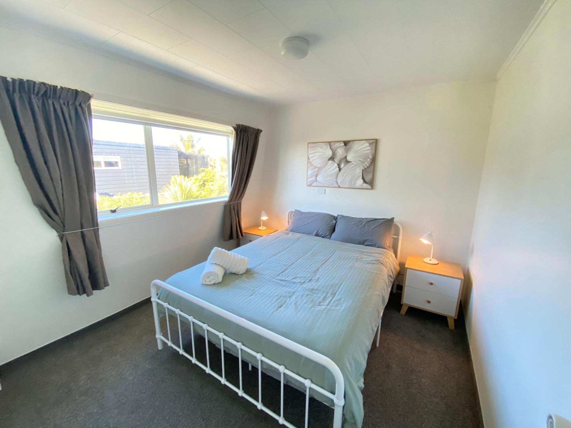 Villa Coastal Charm In Patons Rock à Rangihaeata Extérieur photo