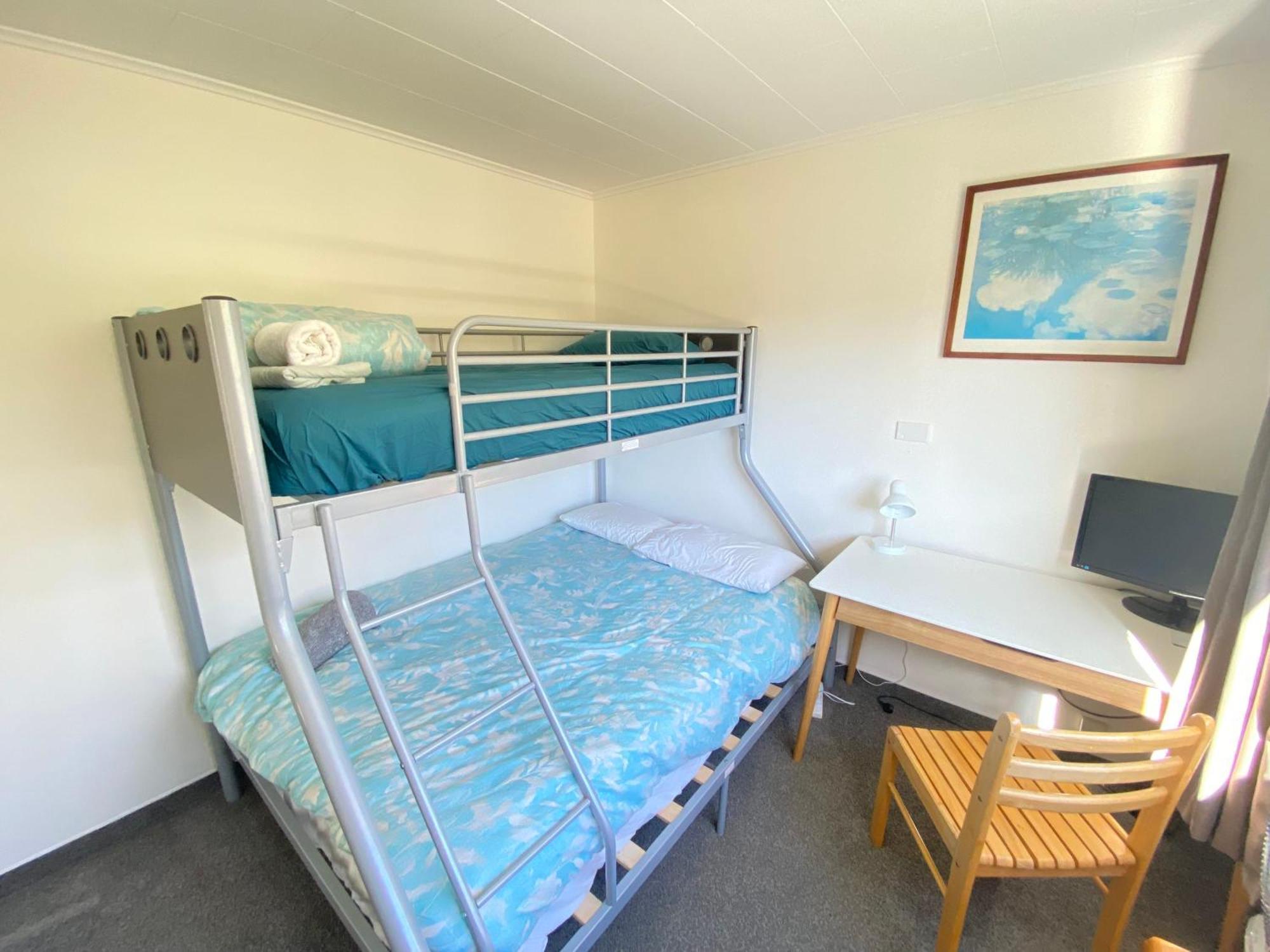 Villa Coastal Charm In Patons Rock à Rangihaeata Extérieur photo